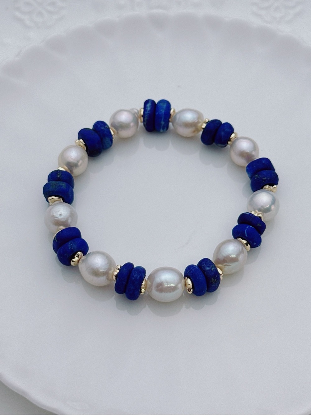 26B529 Handmade Freshwater Baroque Pearl Lapis Stretchable Bracelet 7” 8-9mm